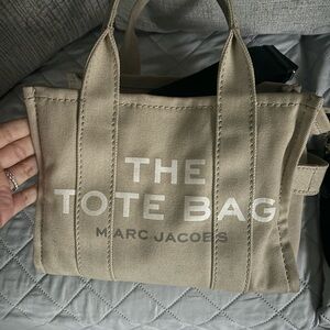 Marc Jacob’s The tote bag authentic medium size